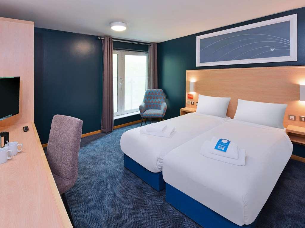 Travelodge City Airport 3*