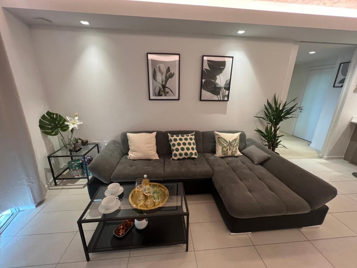 Appartamento Riverline Heights Near O2 & Excel Free Parking