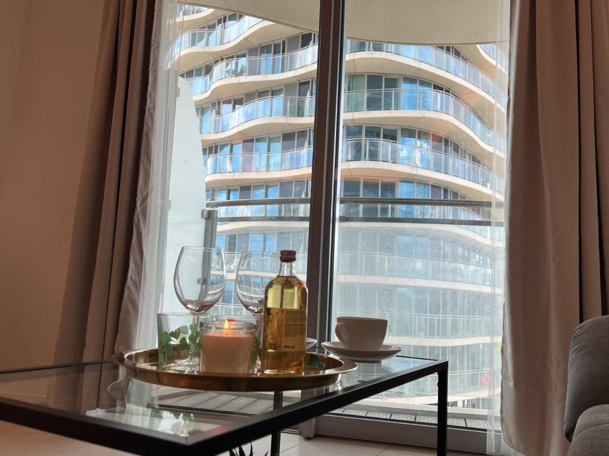 Appartamento Riverline Heights Near O2 & Excel Free Parking *