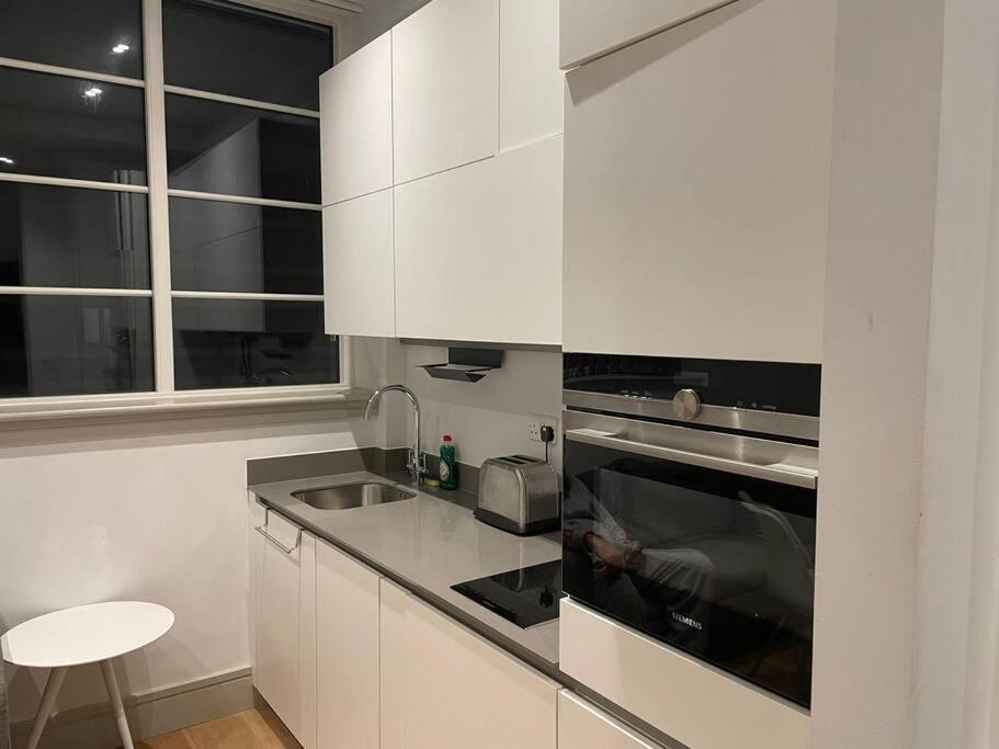Monthly Stays 1bed Serviced Studio Free Wifi & Netflix Whitechapel Perfect For Solo & Coupled Guests Lejlighed London