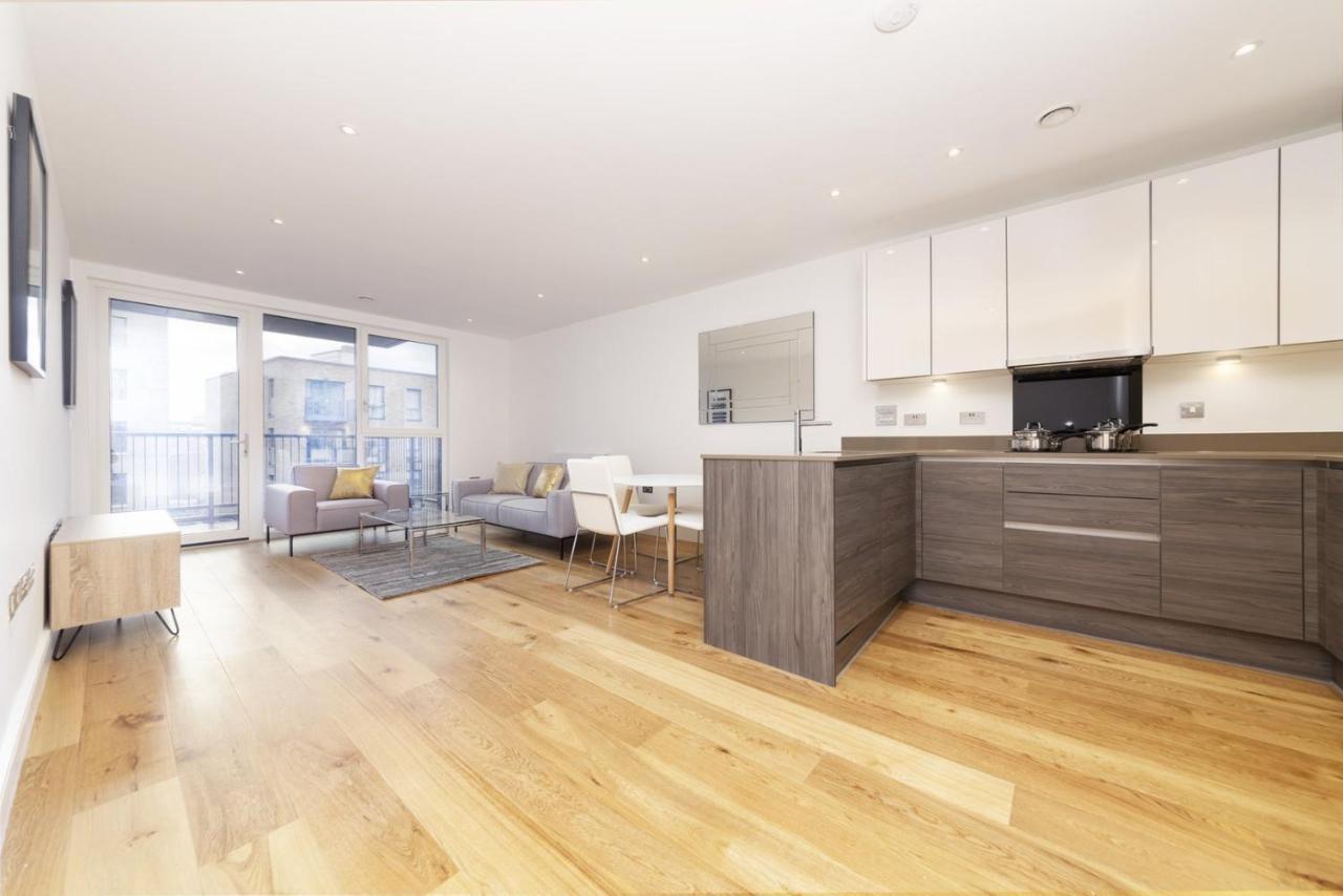 Stylish Family Sized 2 Bedroom Apartment London