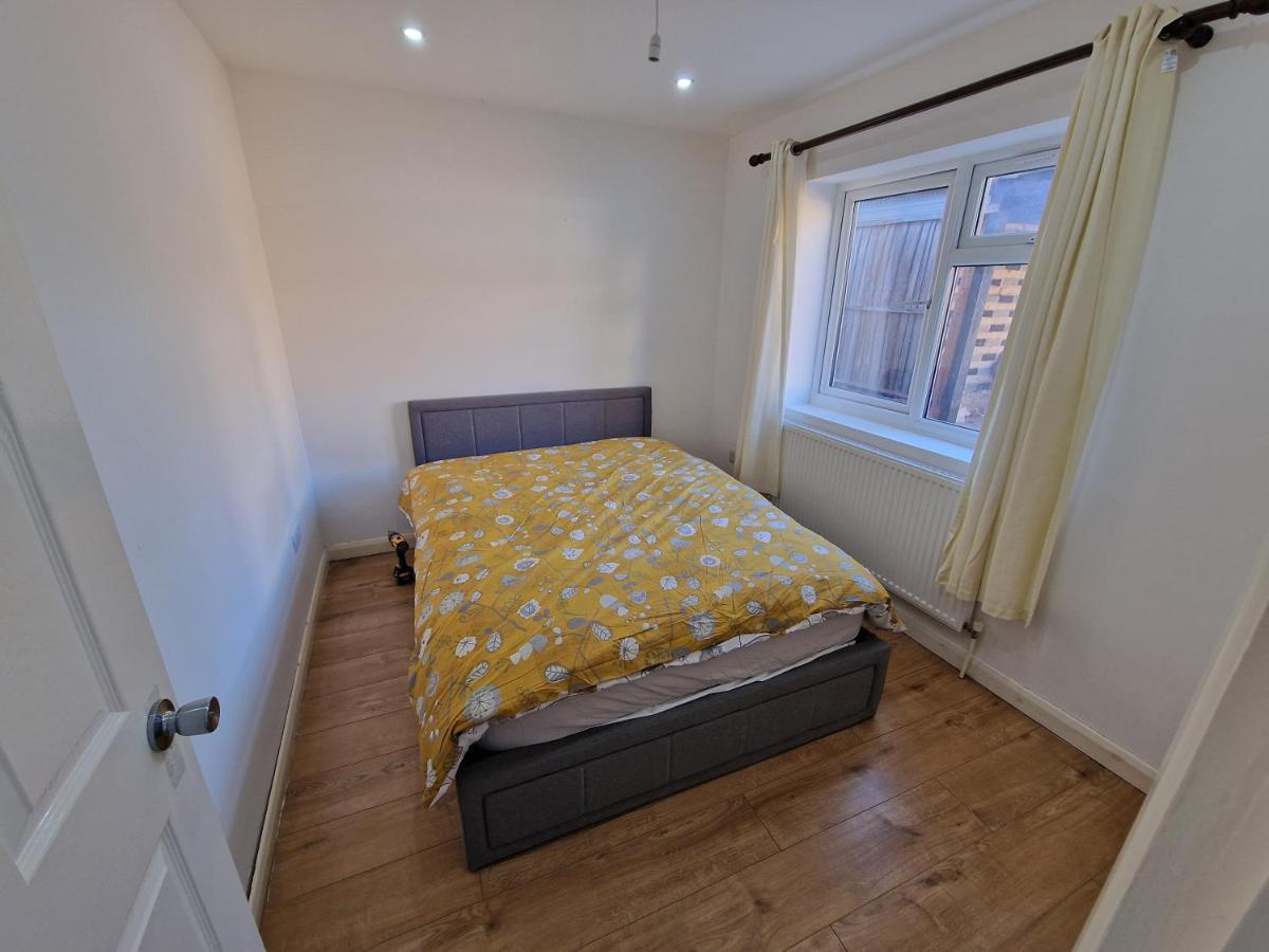 Mile End Budget * Londen