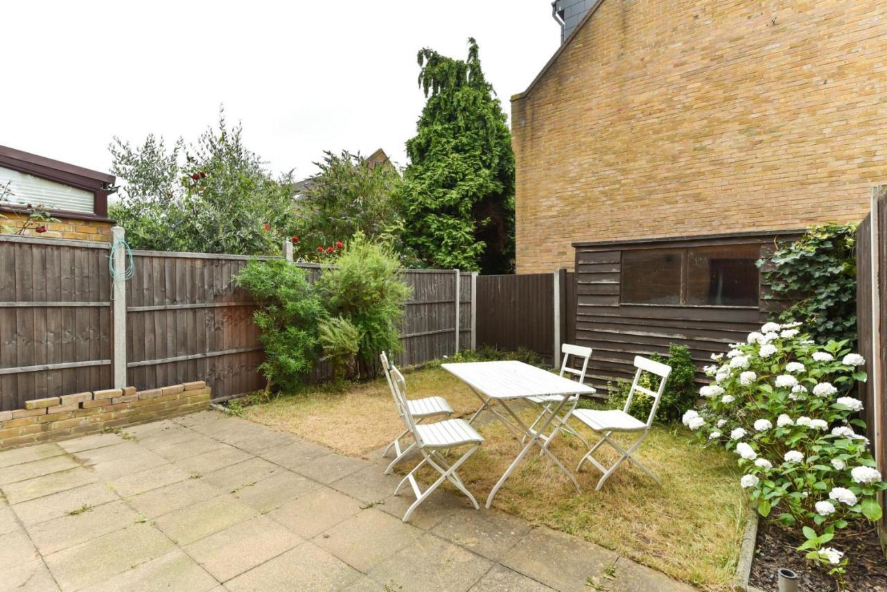 Modern 4 Bedroom Terraced House By The Thames Apartment