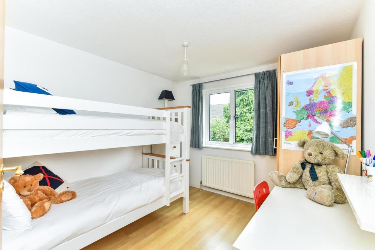 Modern 4 Bedroom Terraced House By The Thames Apartment
