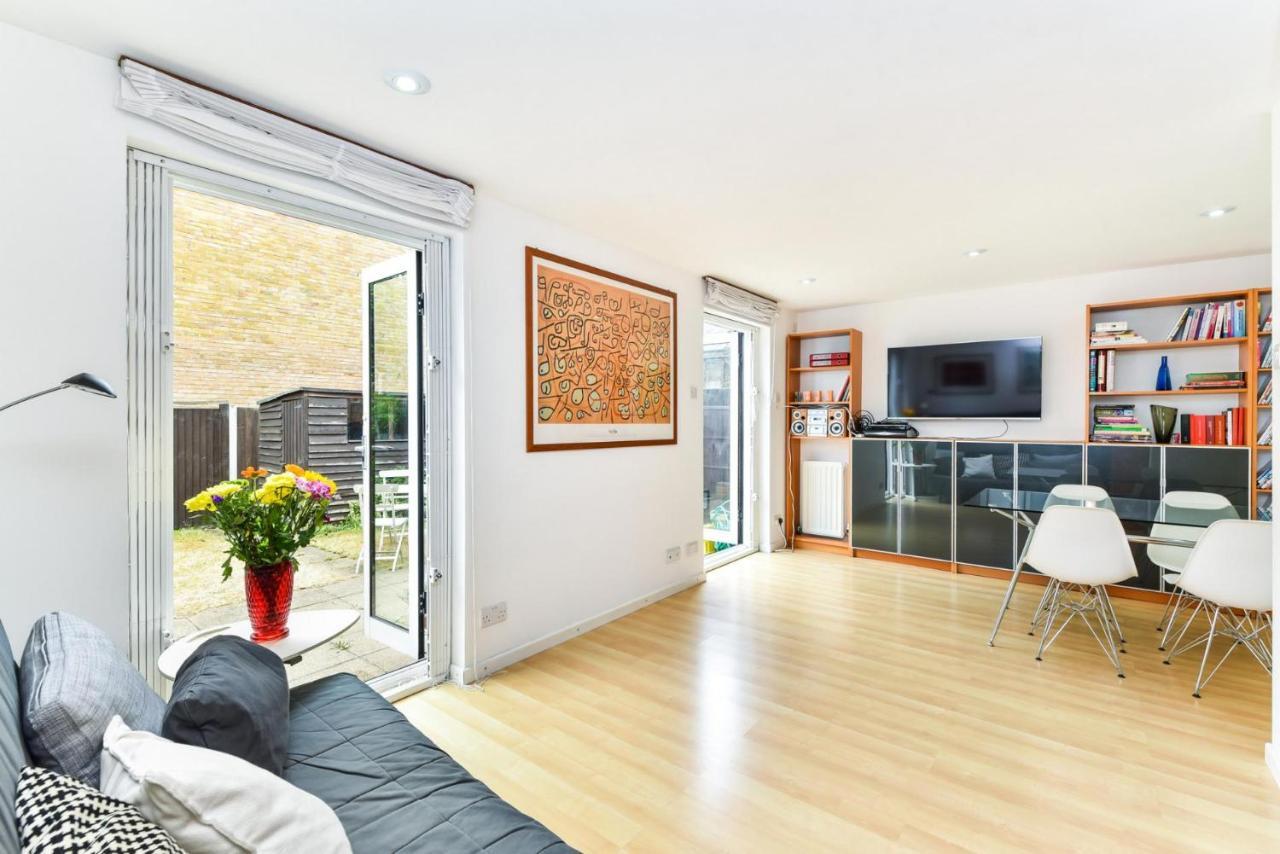 Modern 4 Bedroom Terraced House By The Thames Apartment