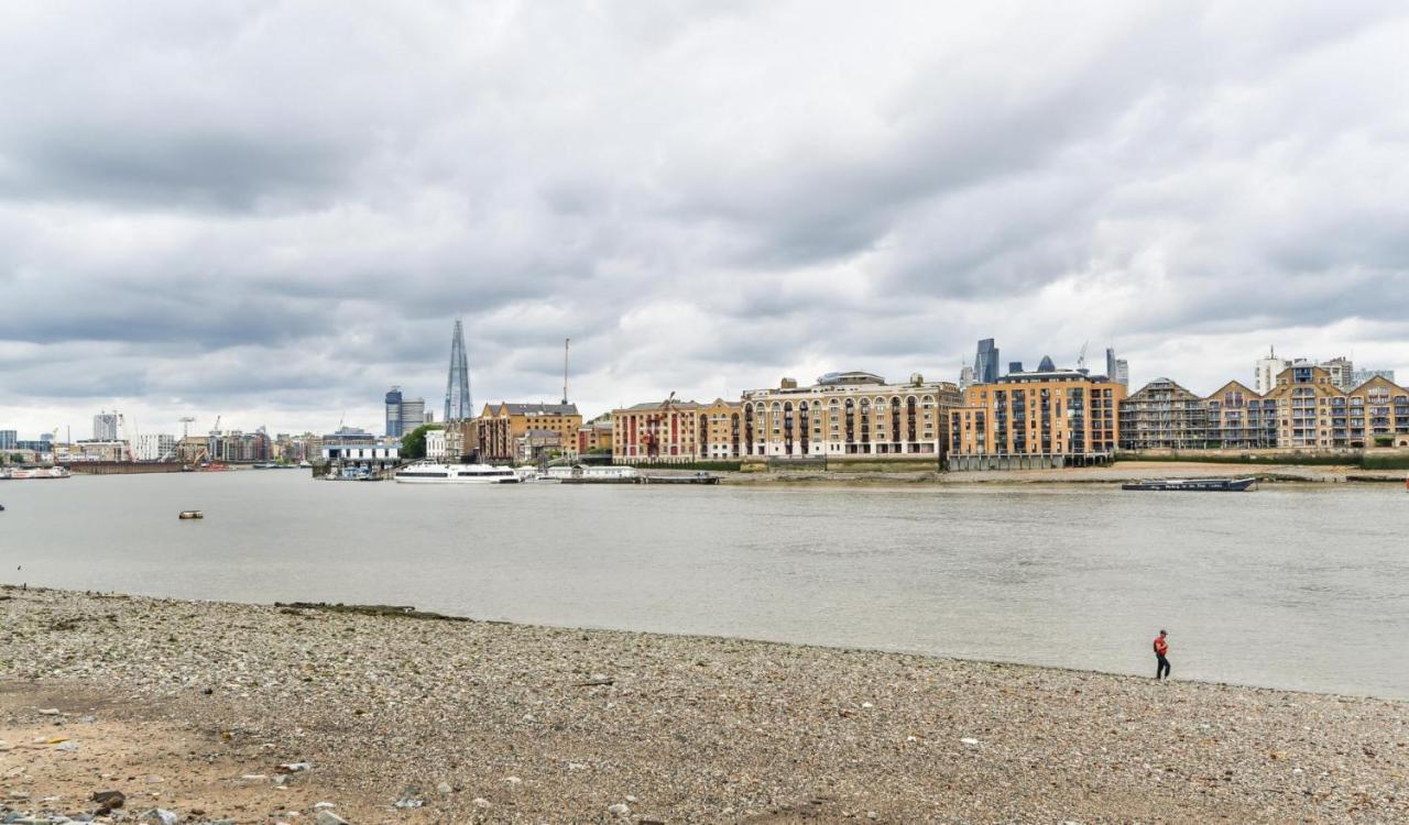 Modern 4 Bedroom Terraced House By The Thames *