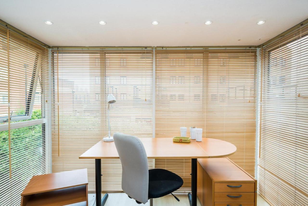 Modern 4 Bedroom Terraced House By The Thames Apartment London