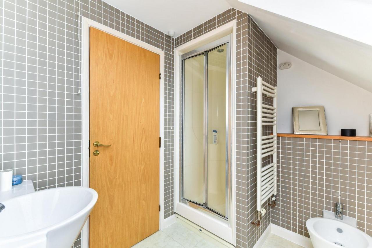 Apartment Modern 4 Bedroom Terraced House By The Thames London