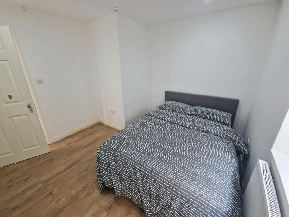 Mile End Budget * Londen