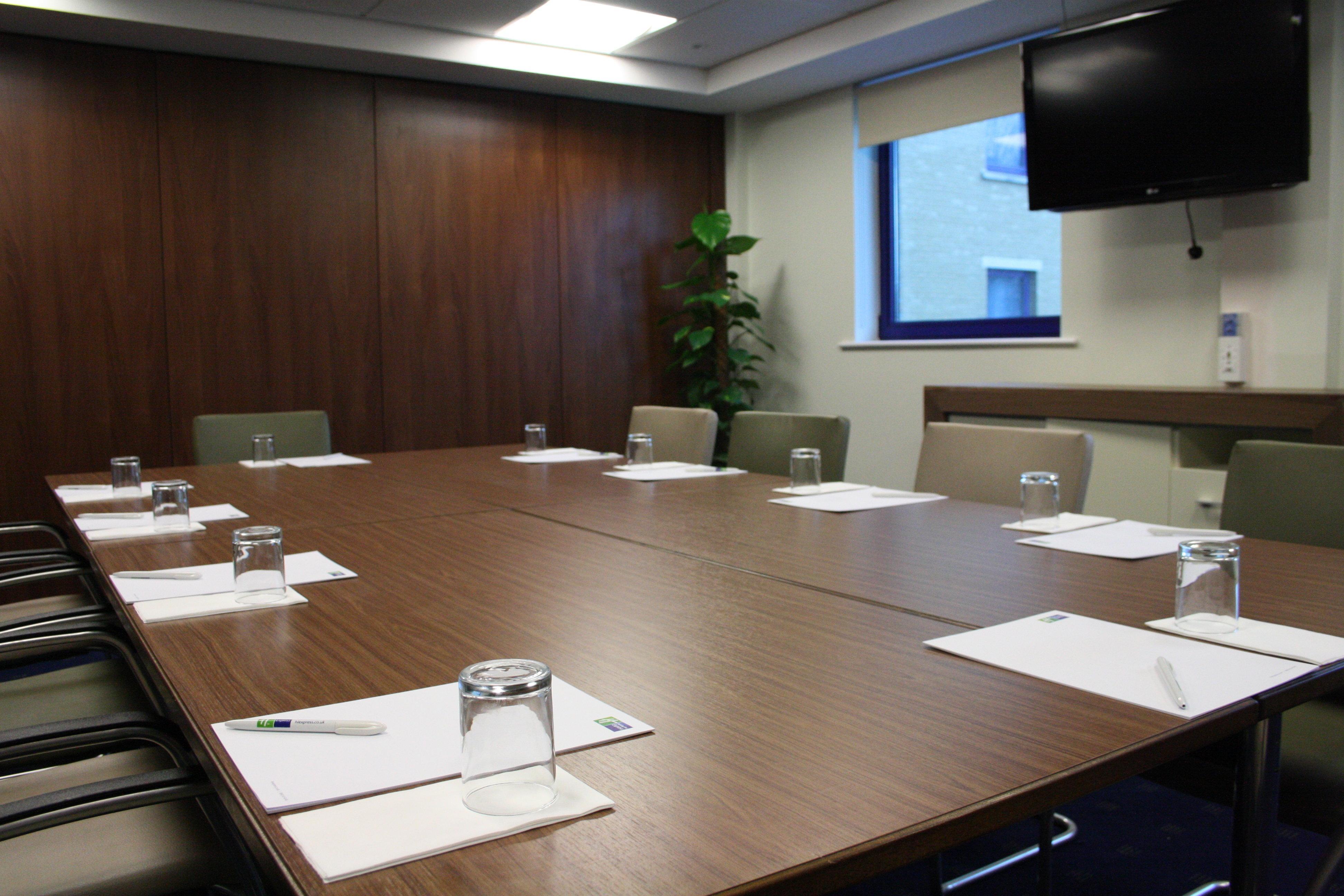 Hotell Express Stratford By Ihg 3*