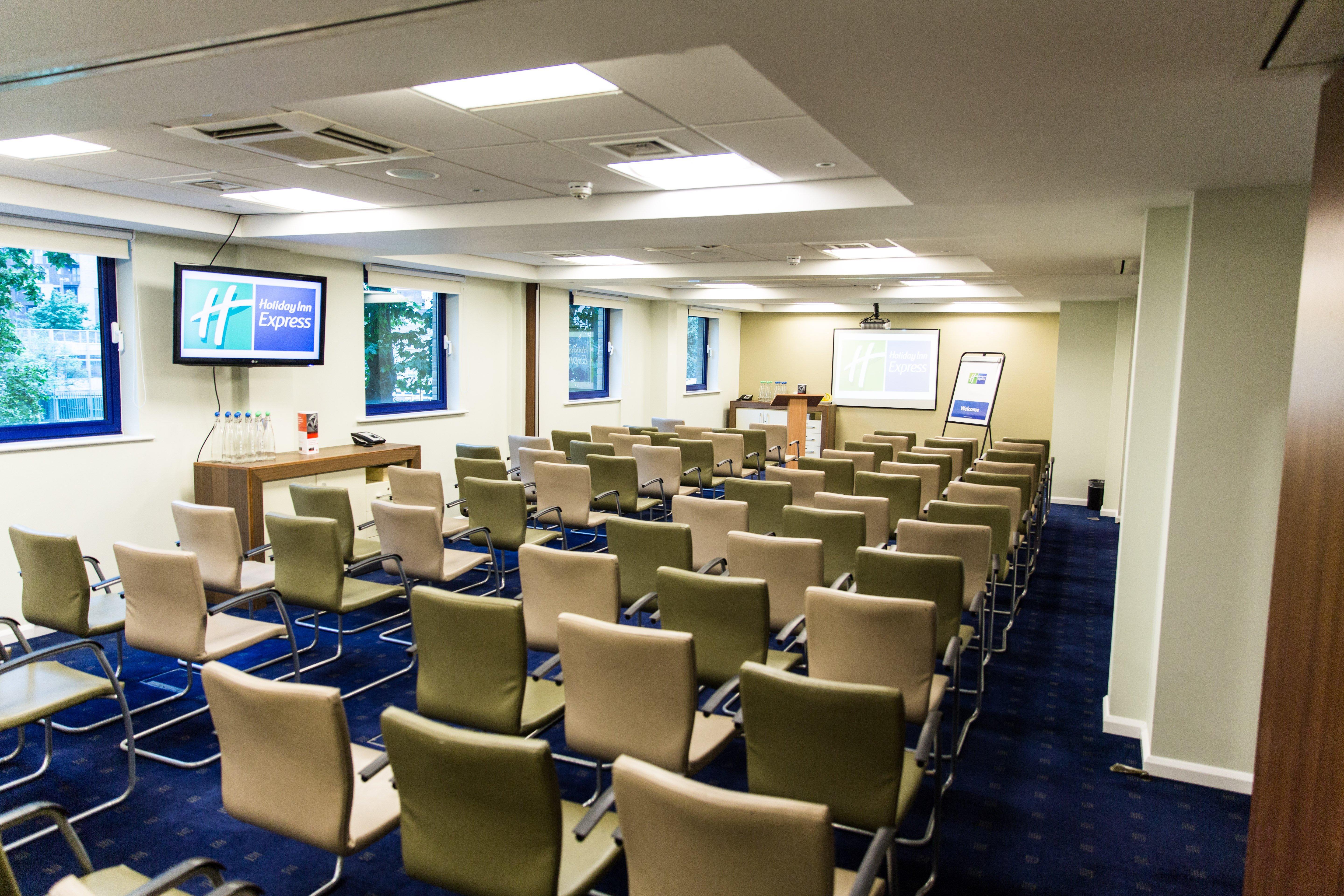 Hotell Express Stratford By Ihg
