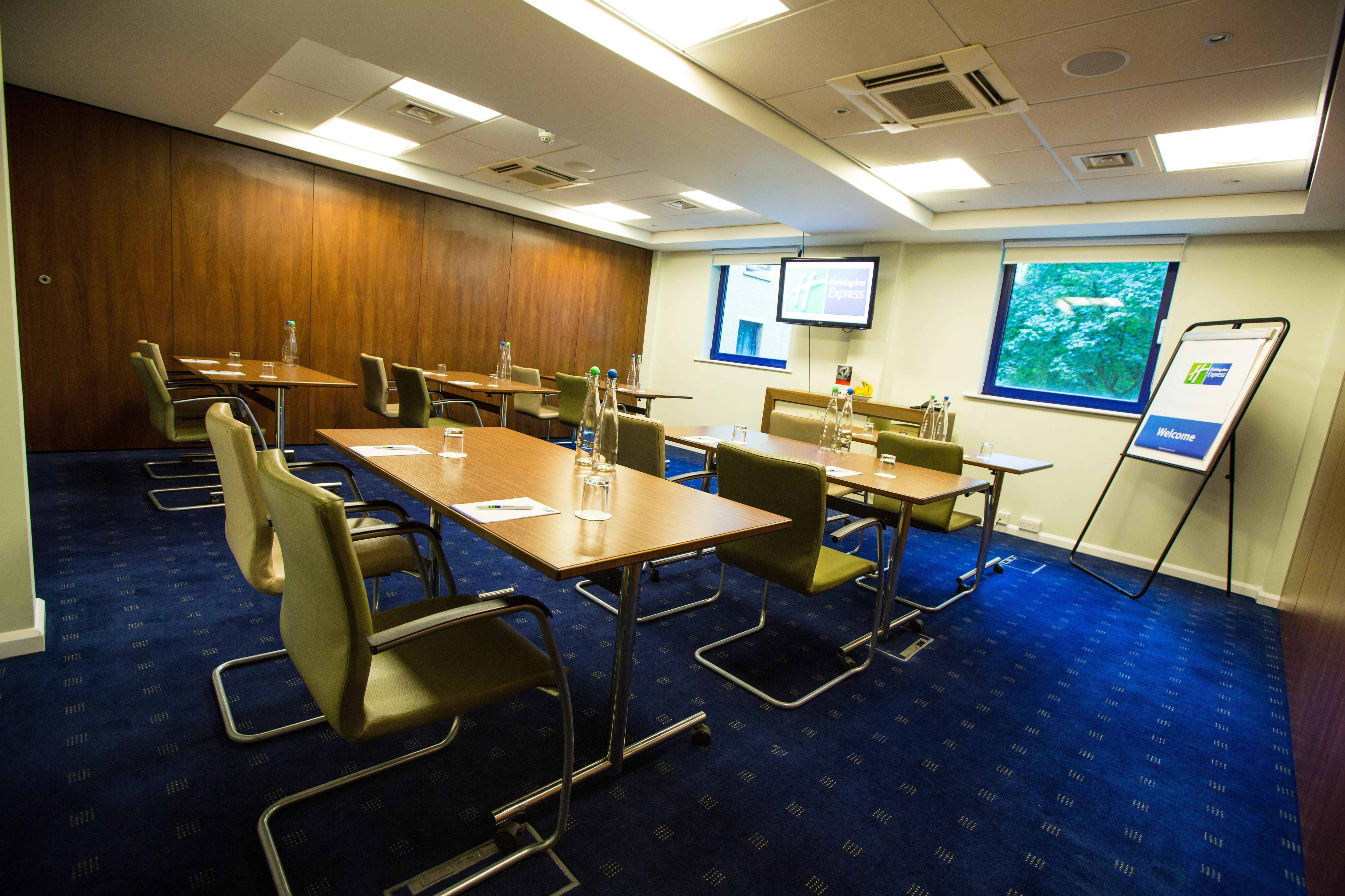 Express Stratford By Ihg Hotell