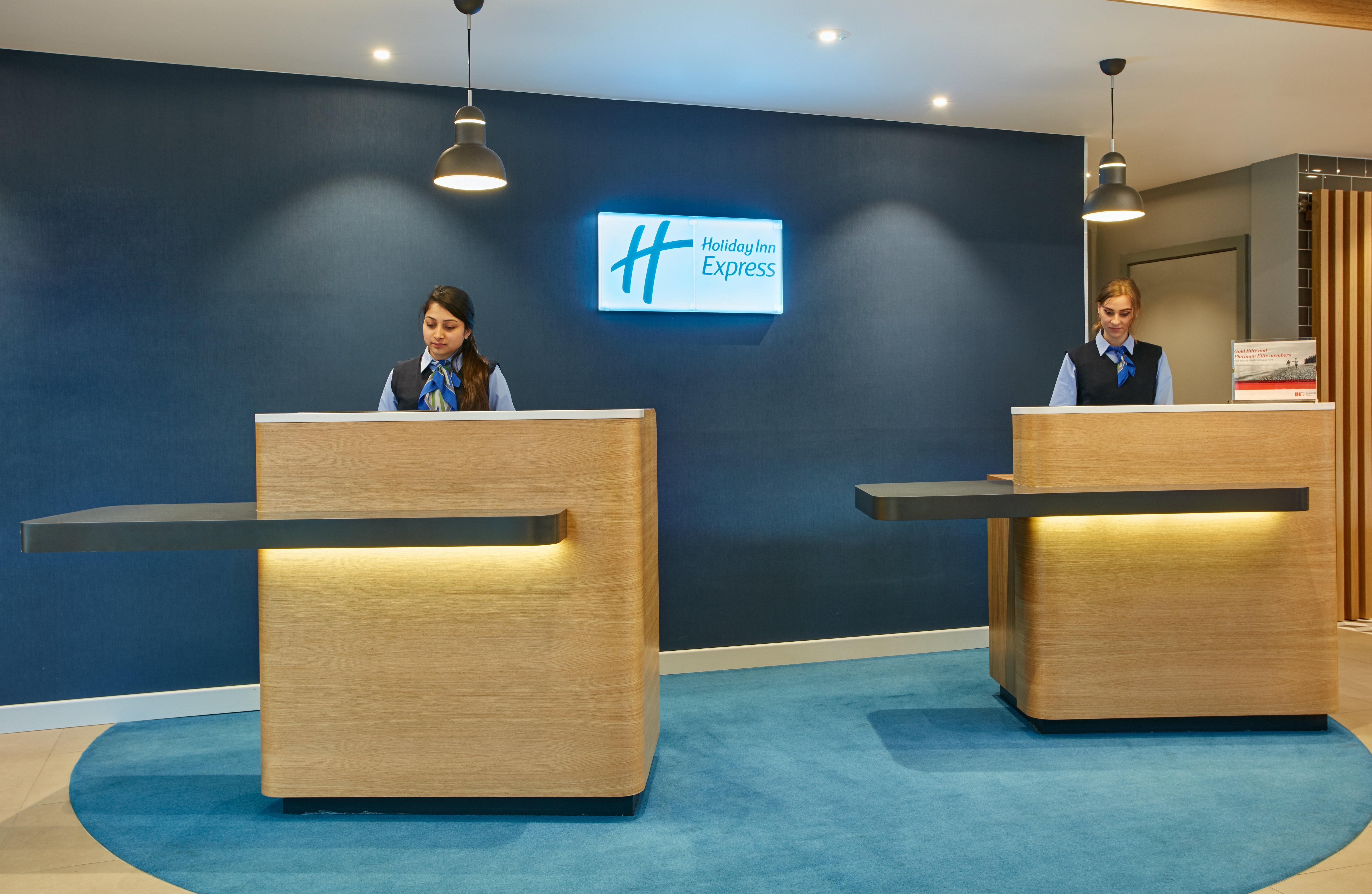 Hotell Express London-ealing, An Ihg 3*