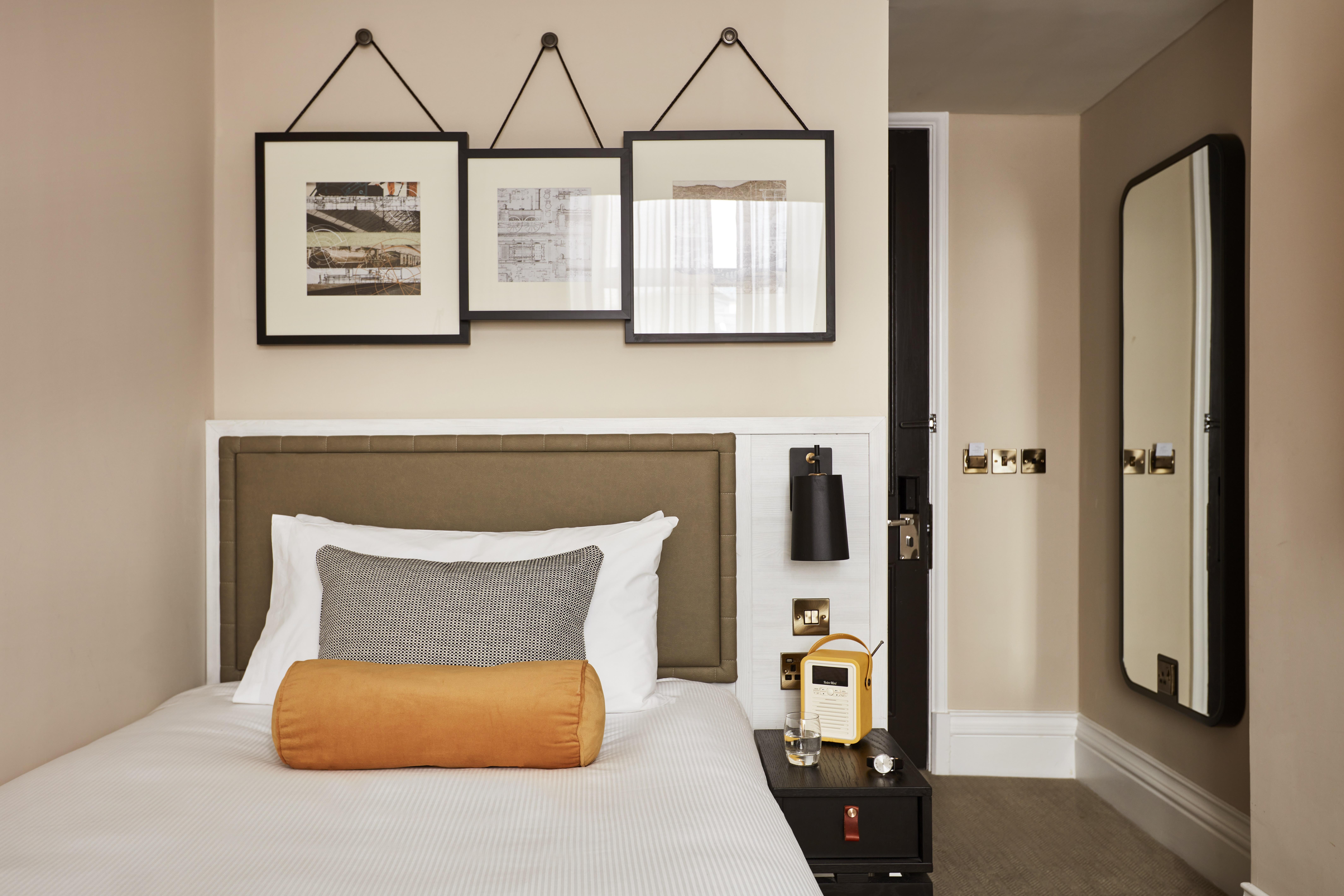 The Clermont London, Victoria Hotell