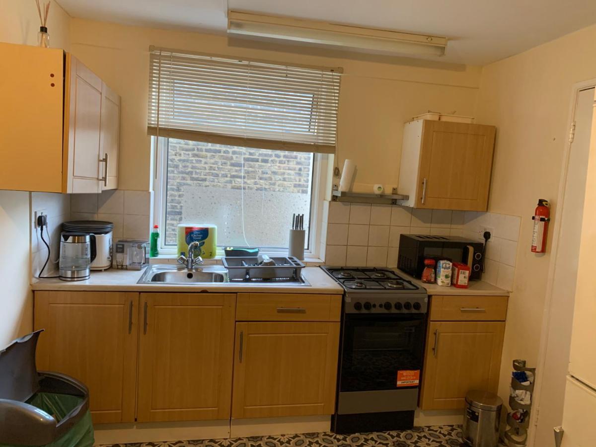 Amazing And Lovely 2- Bedroom First Floor Flat Lägenhet *