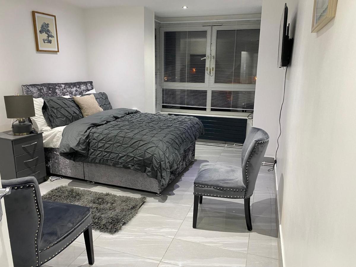 Luxurious 2-bed In Woolwich Apartment London