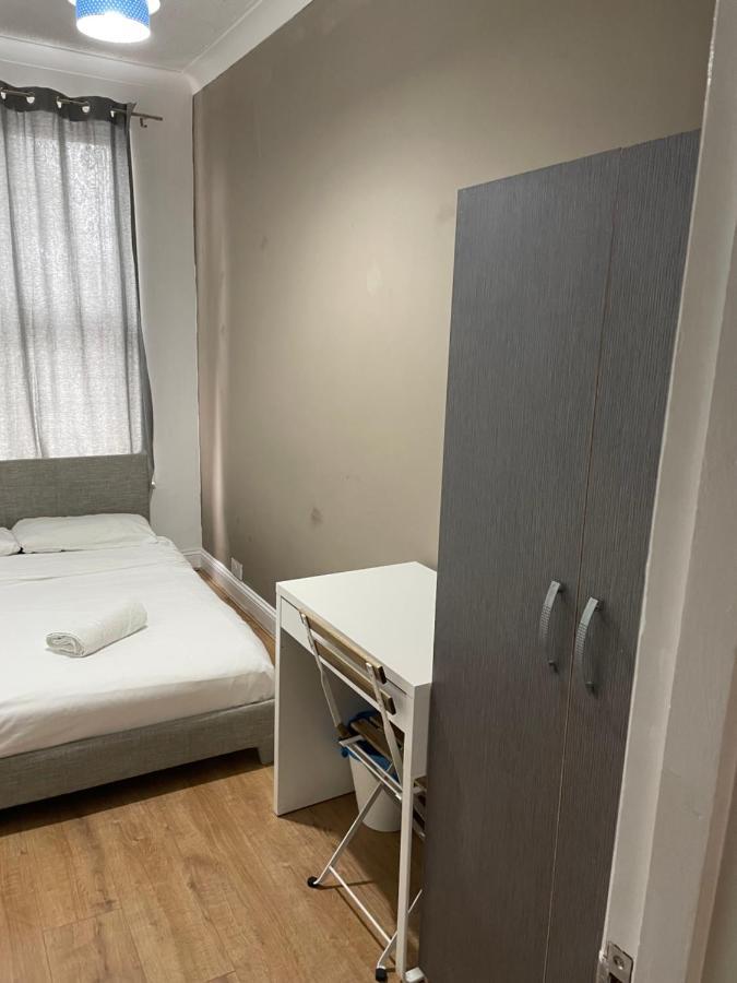 03 Bedroom Apartment-self Check In Lägenhet London