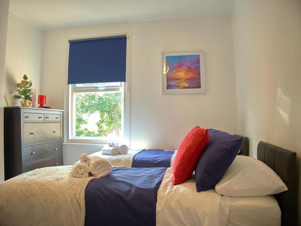 Lovely Large Near Stratford Apartment