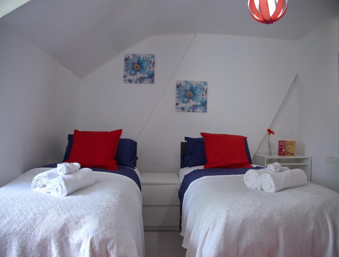 Lovely Large Near Stratford *