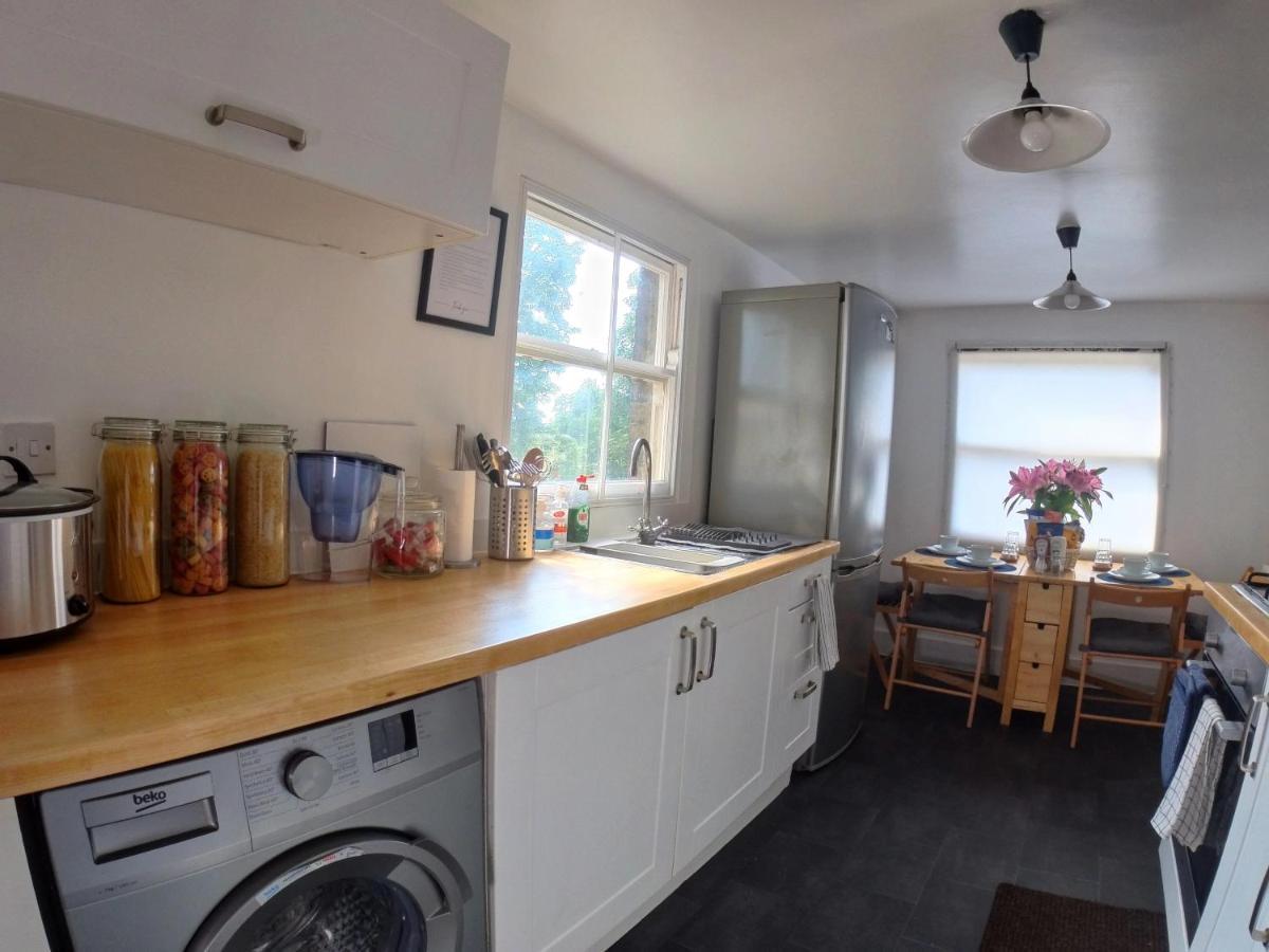 Lovely Large Near Stratford * London