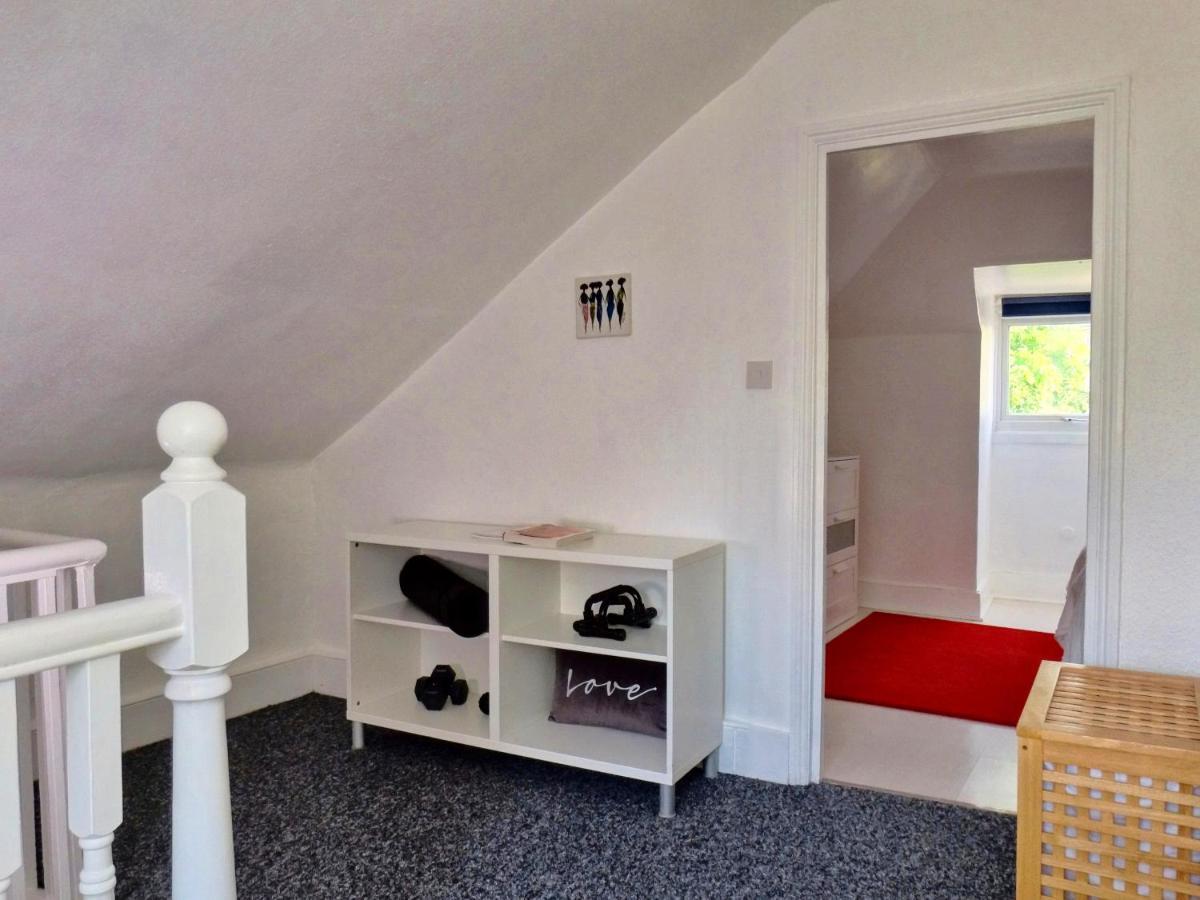 Lovely Large Near Stratford Apartment London