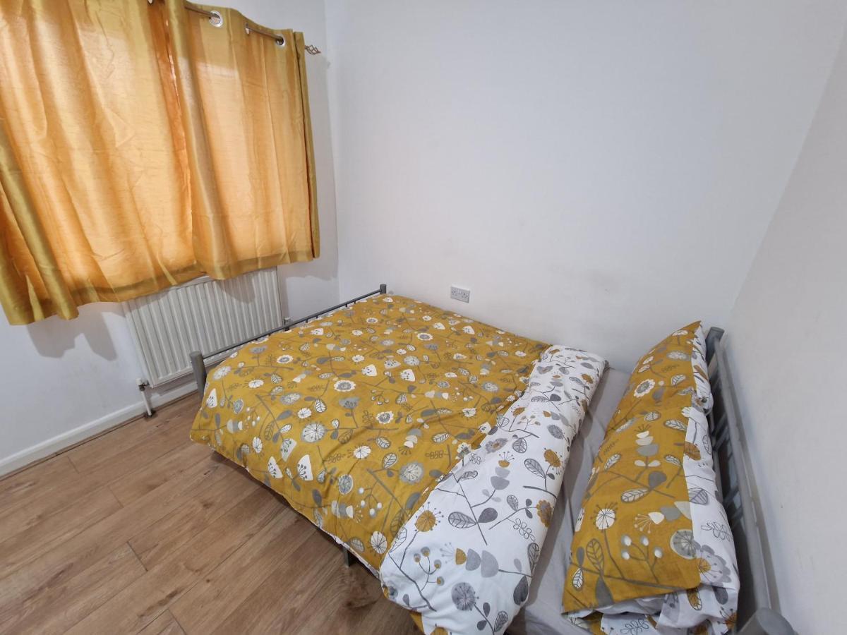 Mile End Budget * Londen