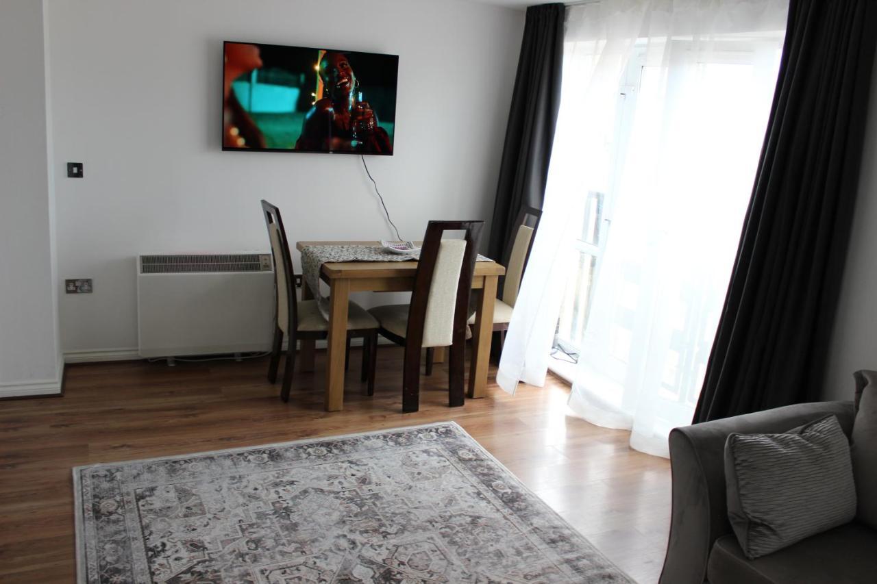 Lovely 2-bedroom, 1 Bathroom Home, Sleeps 4 Lägenhet *