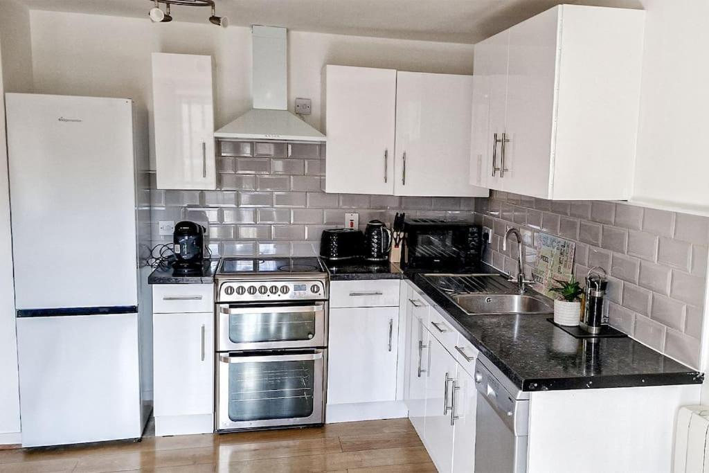 Appartement Comfy 2 Bed Flat With Free Parking, Close To Tube *