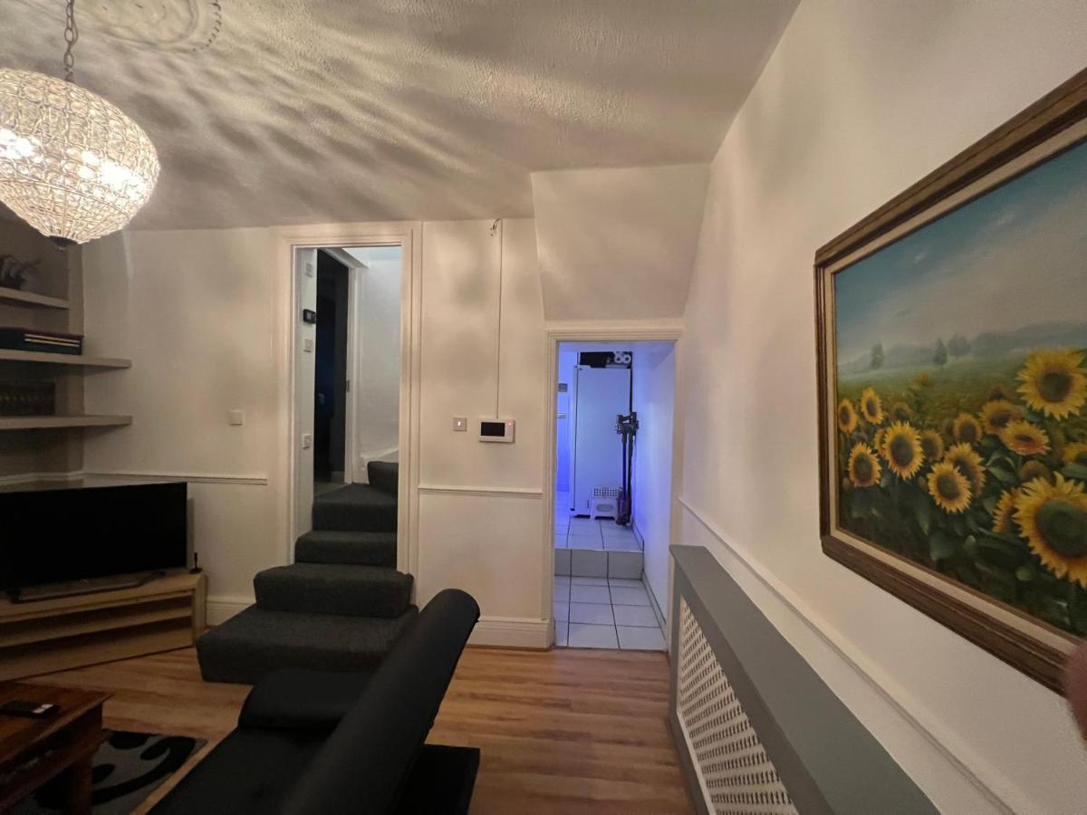 Entire Luxury 4 Bedroom Victorian House With 2 En-suite - Forest Hill, Lägenhet
