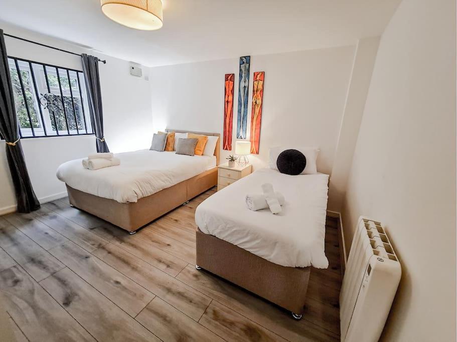 Comfy 2 Bed Flat With Free Parking, Close To Tube Appartement *