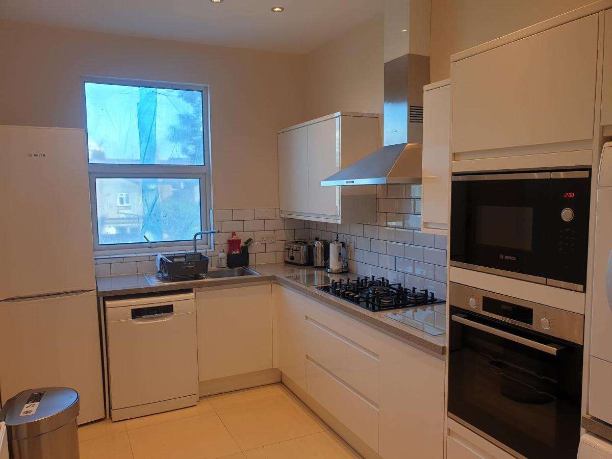 Appartamento Luxury Spacious 2 Bedroom 4 Mins From Ilford Stn. Free Parking