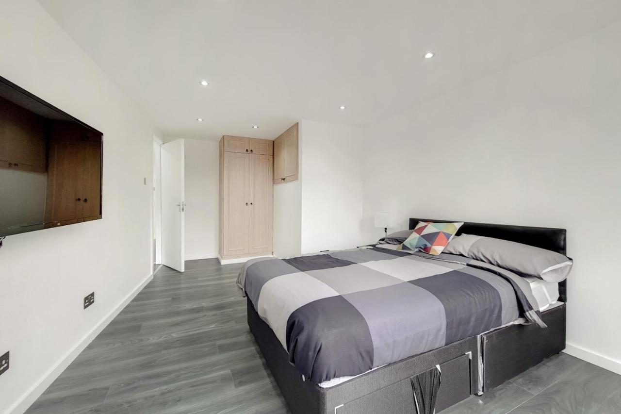 Lovely 4 Bed Perfect For Families! Apartment