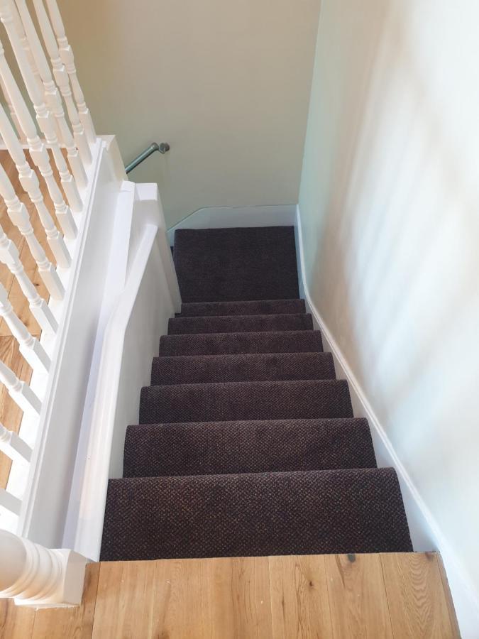Luxury Spacious 2 Bedroom 4 Mins From Ilford Stn. Free Parking Appartamento Londra
