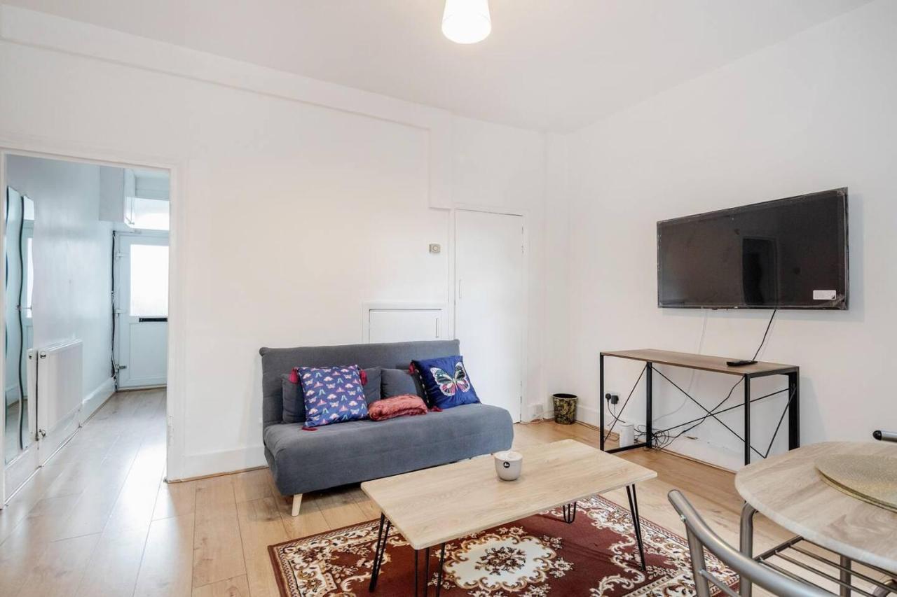 Impeccable And Welcoming 3-bed House In Vakantiehuis
