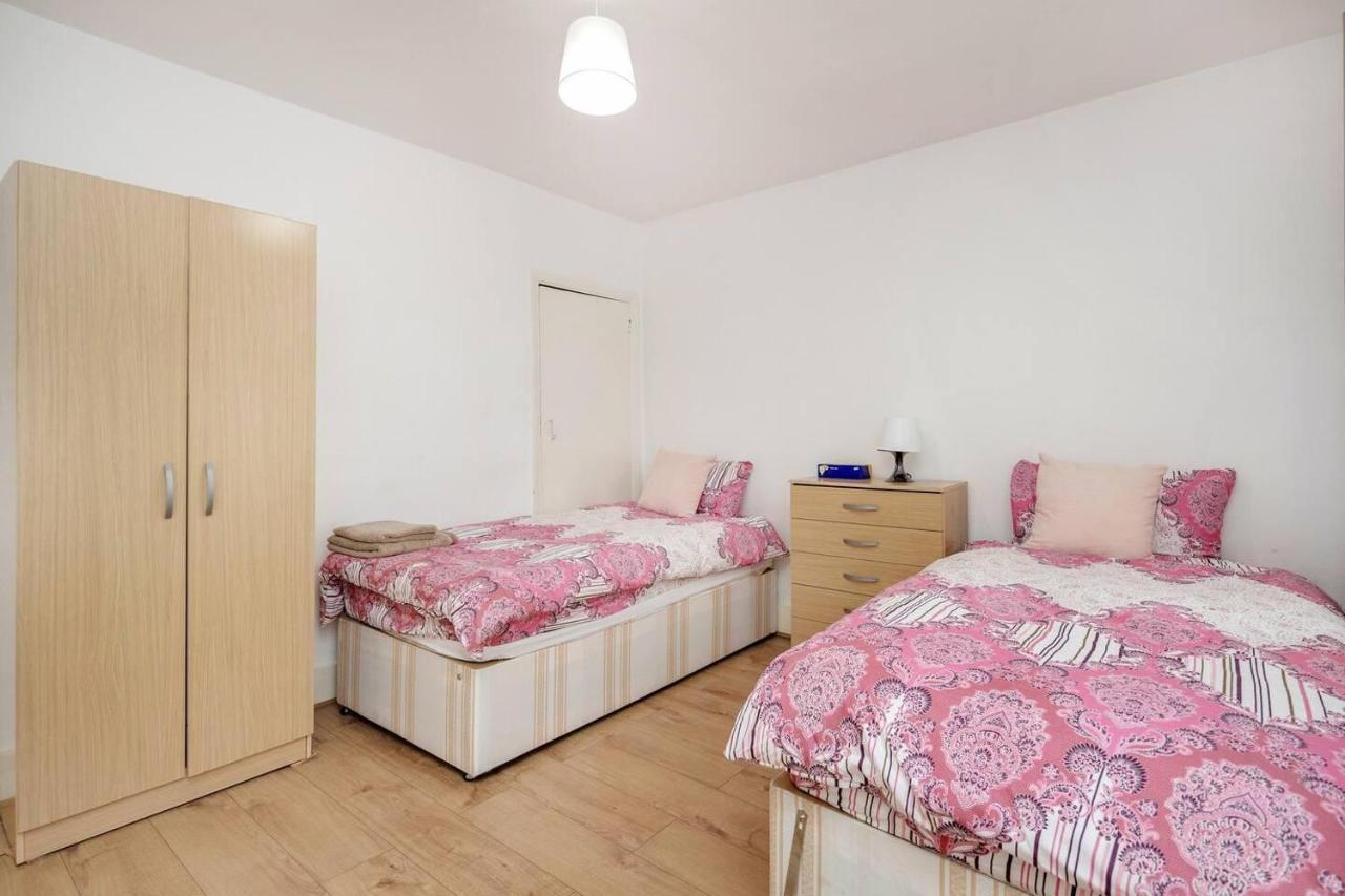 Impeccable And Welcoming 3-bed House In Vakantiehuis