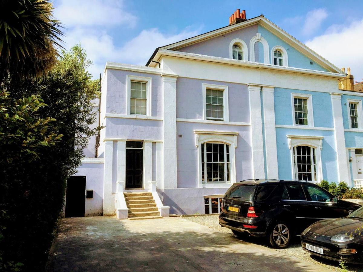 Elegant & Spacious Parkside 2-bedroom 2-bathroom Flat In Period Building On Blackheath Common - Private Entrance, Great Greenwich Location, Easy For O2 Arena And City! Lejlighed *