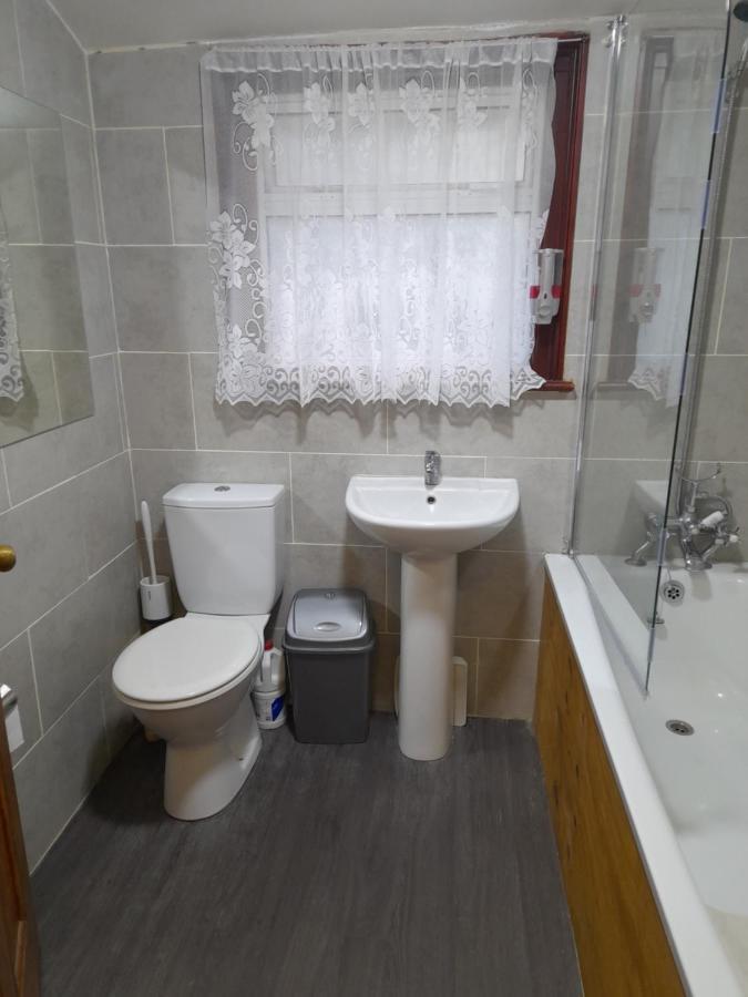 Bubblesbnb- 4 Bedroom House London