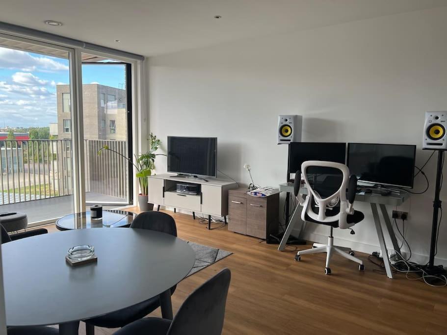 Apartment Modern 1-bedroom In Docklands *
