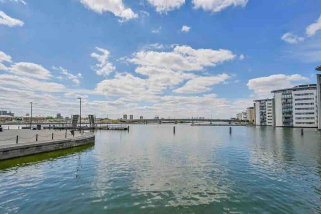 Apartment Modern 1-bedroom In Docklands *