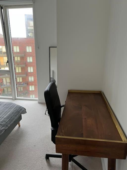 Modern 1-bedroom In Docklands