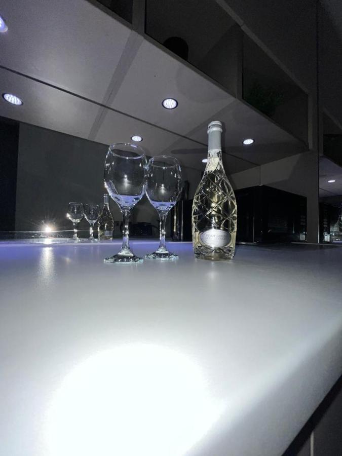Luxurious Dlr