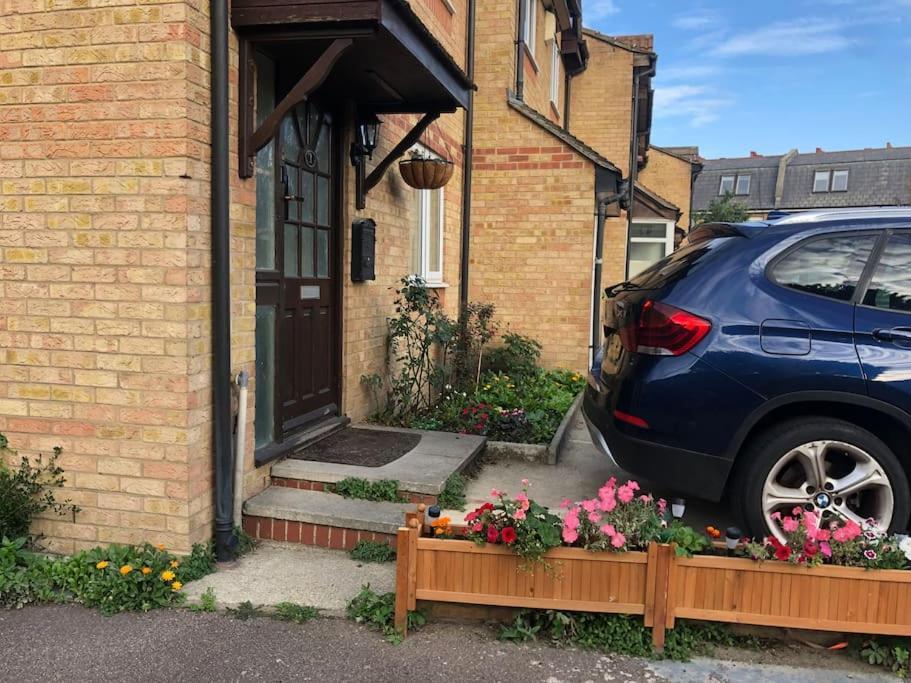 Cheerful 4 Bedroom House With Garden Free Parking Feriehus London