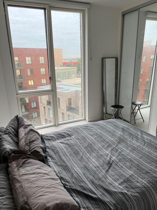 Modern 1-bedroom In Docklands *