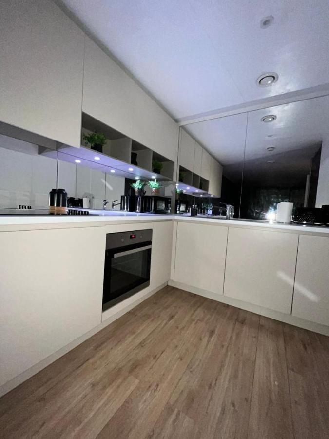 Luxurious Dlr Appartement