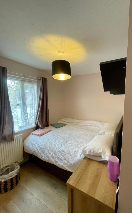 Holiday home Stunning 3 Bedroom Family House In London, Private Parking And Garden, With Great Transport Links To London, The Excel Centre, Canary Wharf, The O2!