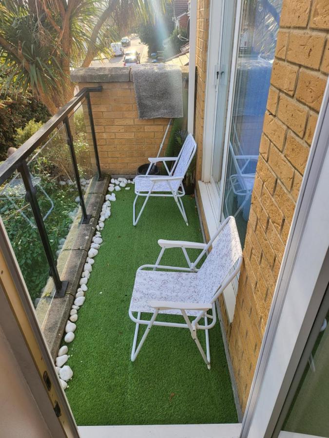 Apartment Lovely 2-bedroom With Free Wifi London
