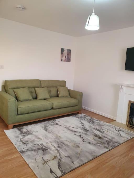 Lovely 2-bedroom With Indoor Fire Place Apartment *