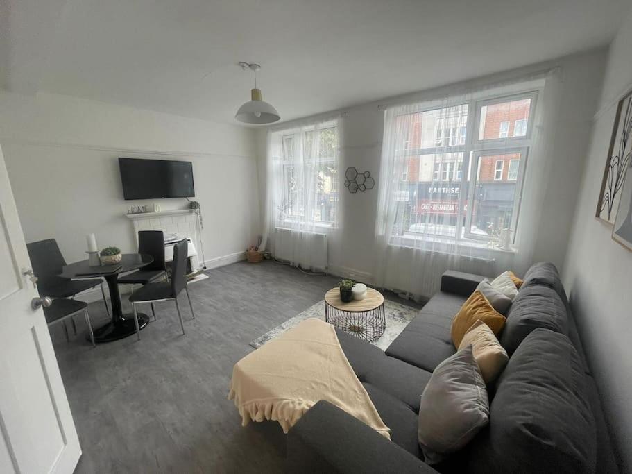 Lovely 2 Bed On Tower Bridge Lägenhet London