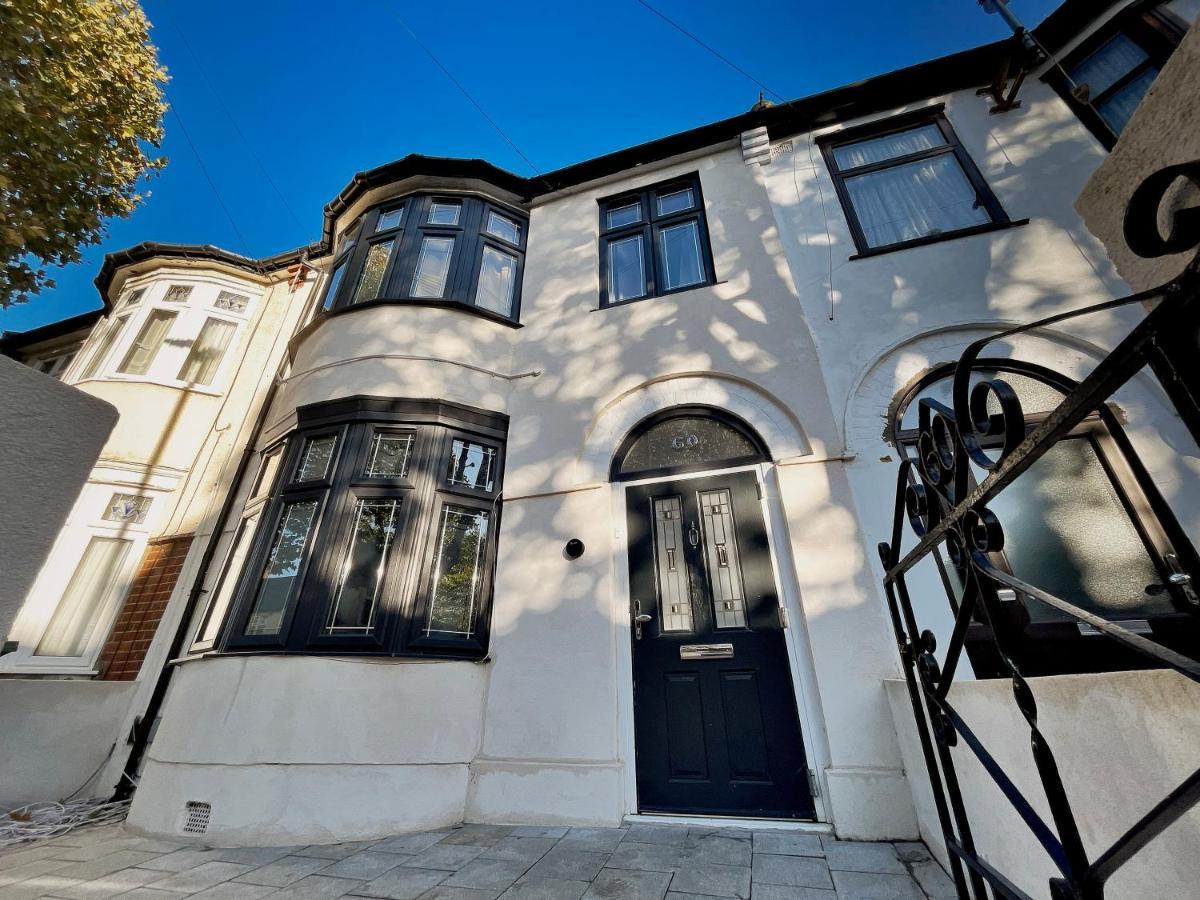 Swanky Townhouse In The Heart Of East *