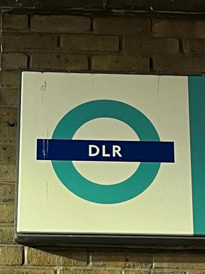 Luxurious Dlr Londen